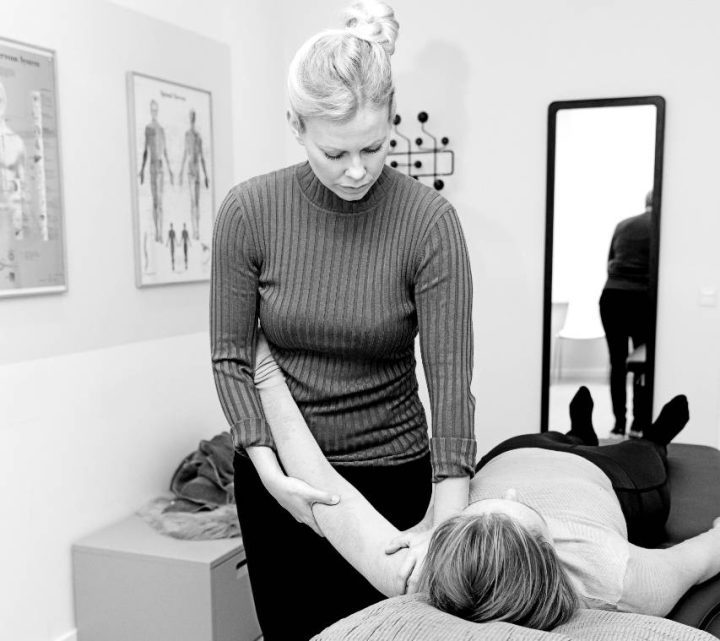 CorrectMes er specialister i at behandle en frossen skulder.