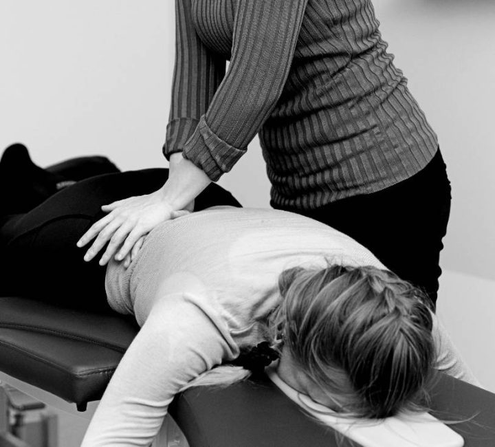 I CorrectMe kan vi behandle dine laendesmerter.