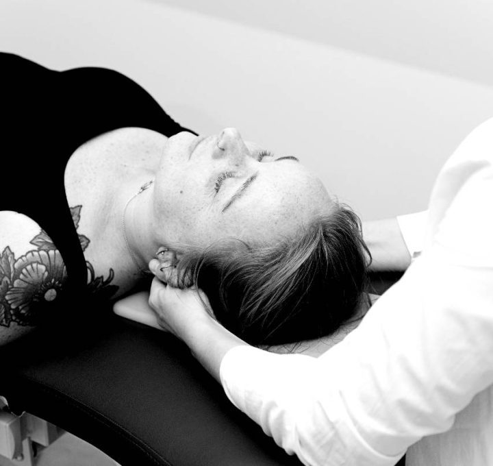 Smerter i nakken kan behandles i CorrectMe